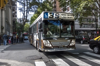 Horror en Barracas: un colectivo de la Línea 39 pasó por encima a un peatón