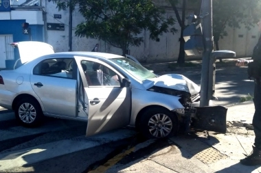 De Lanús a Barracas: el robo de un auto terminó en persecución y violento choque