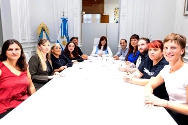 Tras reunirse con Kicillof, Grabois se sacó una foto con Cristina y se mostró contra el desdoblamiento