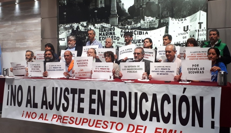 El conflicto sin fin: protesta de docentes frente a Educación y ...
