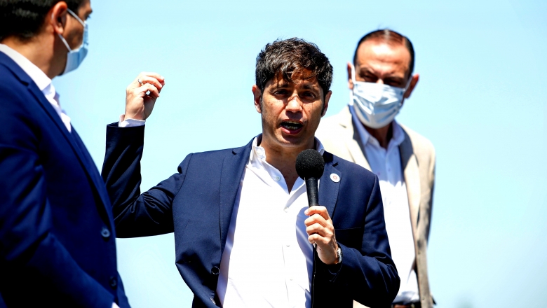 Kicillof recorrió el avance de las rutas 11 y 56 y coordinó la temporada junto a intendentes