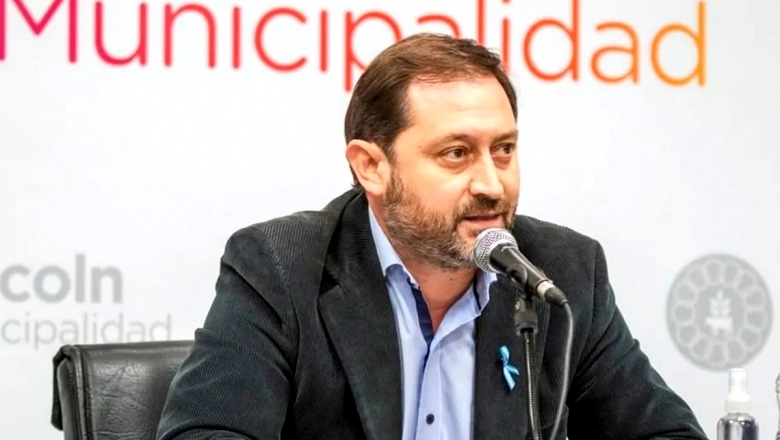 Denuncian que el intendente de Lincoln se internó en Junín y se llevó un respirador