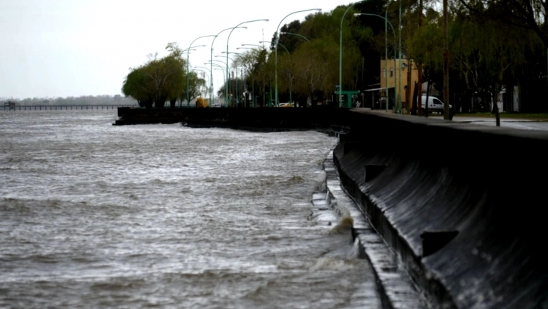 Dos personas flotaban en el río y ahora investigan red de narcotráfico
