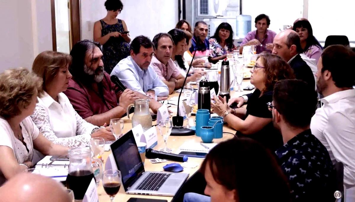 Provincia convocó a gremios docentes y estatales para un nuevo ...