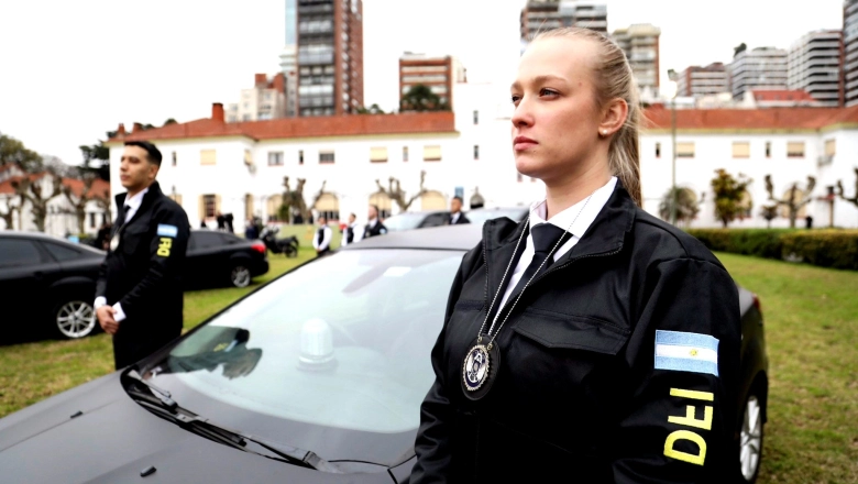 Reforman la PFA para crear el “FBI Argentino”: traje de gala, patrullaje virtual y detenciones sin orden judicial