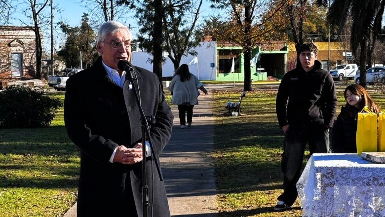 Acto en la plaza San Martín: Gilberto Alegre celebró los 122 años de Villa Saboya.