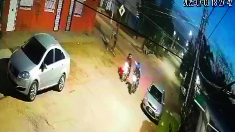 Motochorros en José C. Paz: viajaba con el padre y lo dejaron a pie en la puerta de la casa