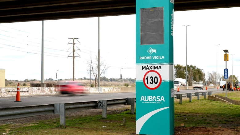 Mirá donde están los nuevos tótems de control de velocidad en la Autopista Buenos Aires-La Plata