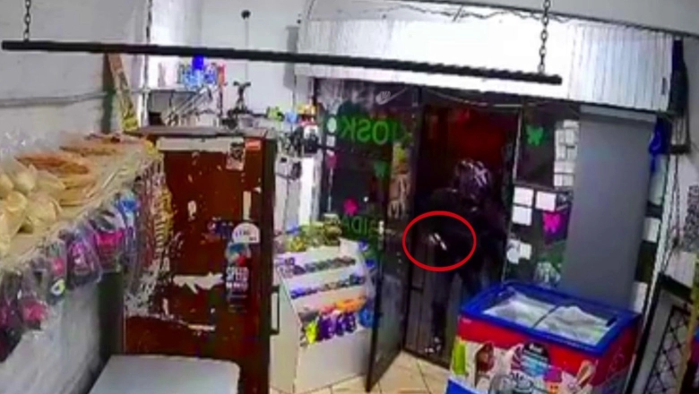 La seguridad de un kiosco de Merlo ayudó a los motochorros que asaltaron a una joven