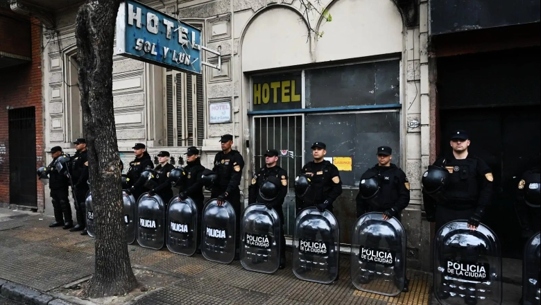 CABA recuperó un hotel usurpado en Constitución que funcionaba como prostíbulo y búnker de drogas