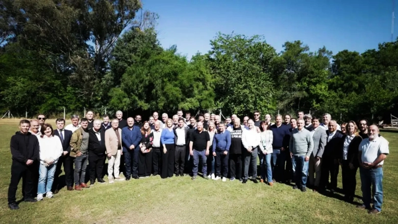 Tras la derrota electoral, Kicillof reunió a su tropa de intendentes y pidió dejar atrás las internas