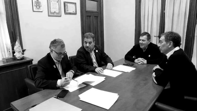 La pelea hacia el futuro: LLA piensa en su candidato para suceder a Kicillof