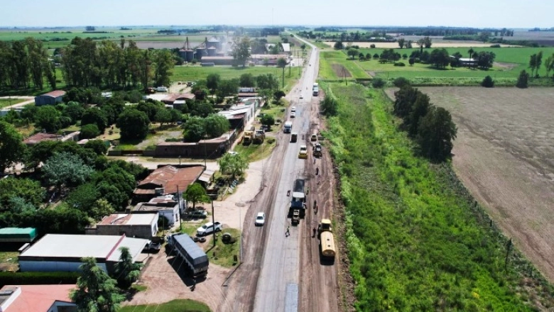 Provincia avanza con la repavimentación de la Ruta 191 y suma trabajos de iluminación
