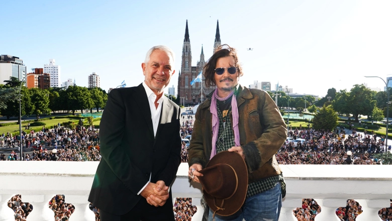 En su estelar visita a La Plata, Alak distinguió como Visitante Ilustre a Johnny Depp