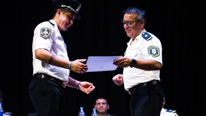 El Día de la Policía Bonaerenses se conmemoró en el Teatro Español con un sentido acto en Magdalena