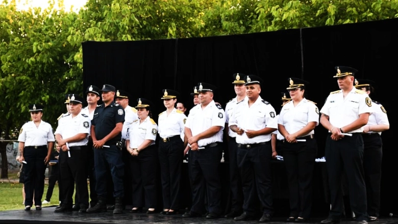 Ghi distinguió a miembros de las fuerzas que se desempeñan en Morón y hubo reconocimientos a las juntas vecinales