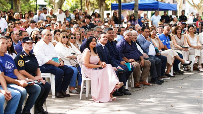 Watson encabezó el acto de Florencio Varela para celebrar el 135º aniversario de la ciudad