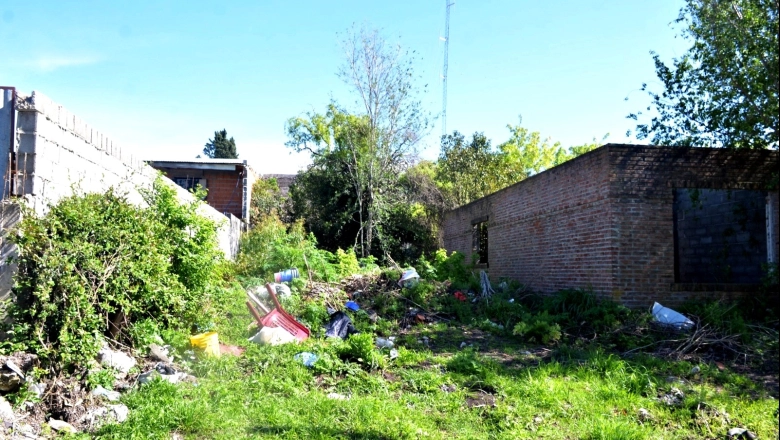 Intendente radical quiere multar a los propietarios de casas en mal estado y baldíos
