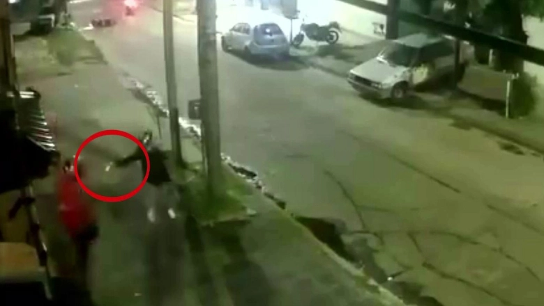 Trabajador de Pedidos Ya! fue perseguido y baleado por motochorros en Martín Coronado