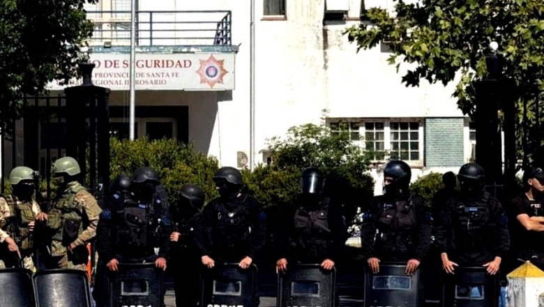 Acuartelamiento, represión y bajos salarios: Pullaro, en la cornisa por reclamos de la policía de Santa Fe