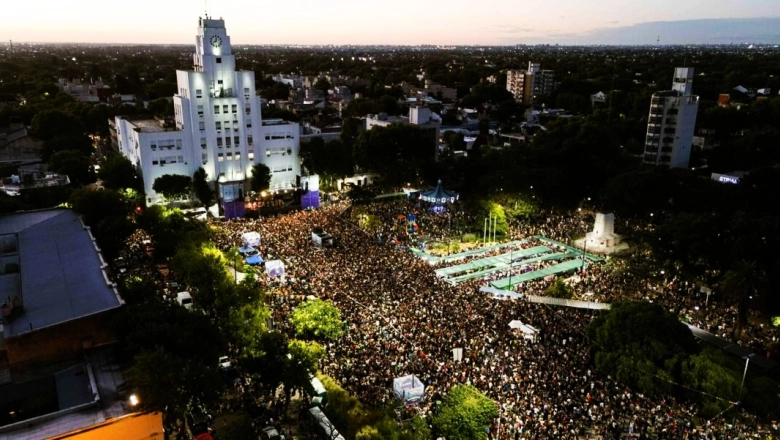 Lomas de Zamora vibró con un festival multitudinario y juntó útiles para el inicio de clases
