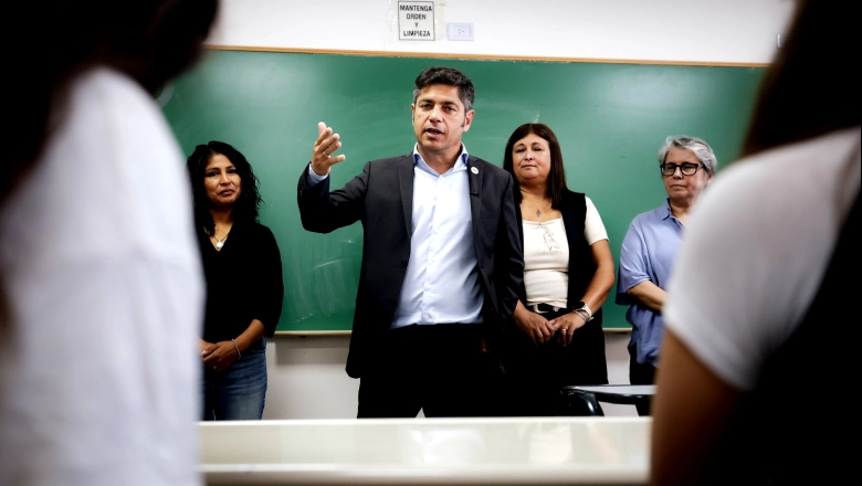 A días del paro docente, Kicillof visitó una escuela en Ituzaingó y defendió su gestión en Educación