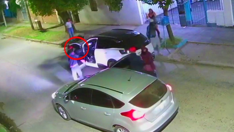 Descontrol en Moreno: regresaban de cenar y una violenta banda les arruinó la noche en dos minutos