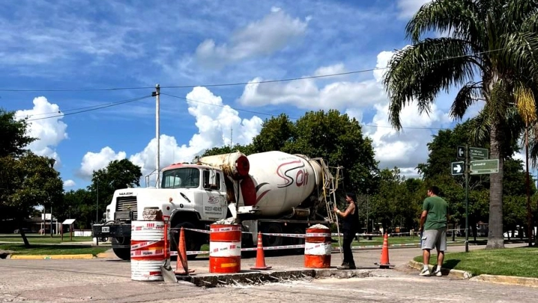 Roque Pérez avanza con nuevas obras de bacheo en el casco urbano