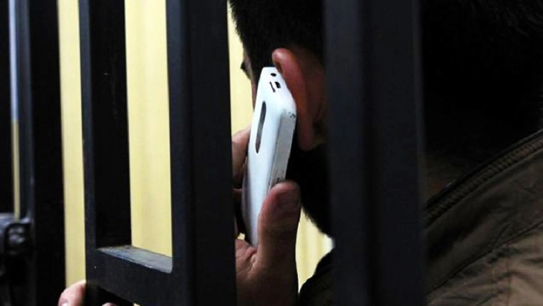 Diputados bonaerenses libertarios pidieron prohibir los celulares en cárceles bonaerenses: “Están de joda”