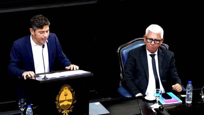 Kicillof y su atril fueron objeto de chicanas de la oposición en la Apertura de Sesiones Ordinarias