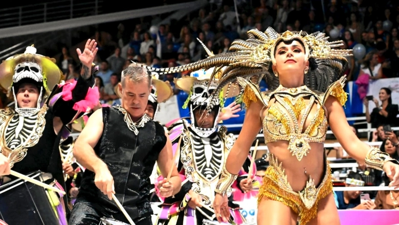 ¡Pentacampeona! La comparsa Papelitos ganó el Carnaval de Gualeguaychú 2026