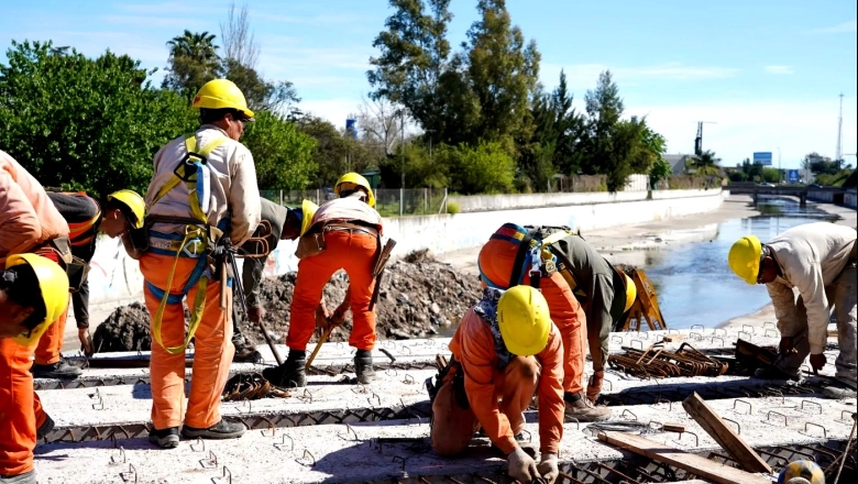 El gobierno de Kicillof apelará al embargo millonario que ordenó la Justica por obras cloacales en la Región Capital