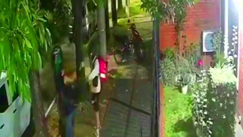 "Corré y te mato": un ¿falso delivery? emboscó a dos chicos y les sustrajo las pertenencias