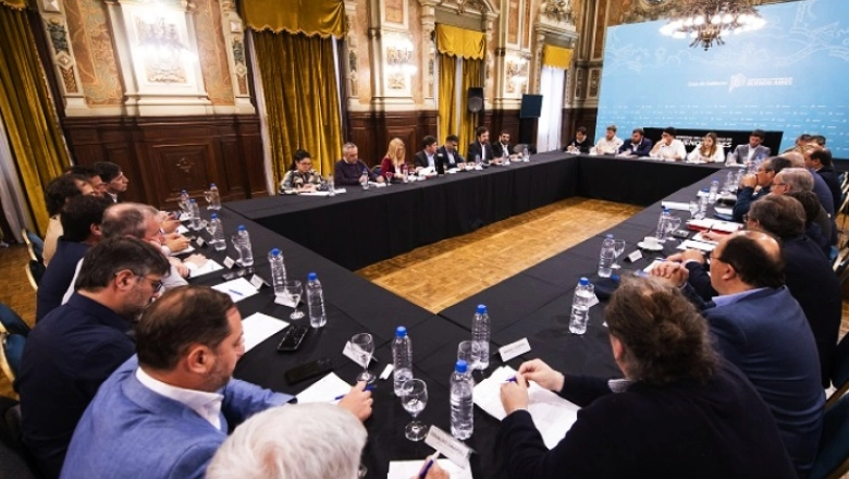 En medio de reclamos por fondos, Kicillof convocó a intendentes para medir el impacto del ajuste de Milei