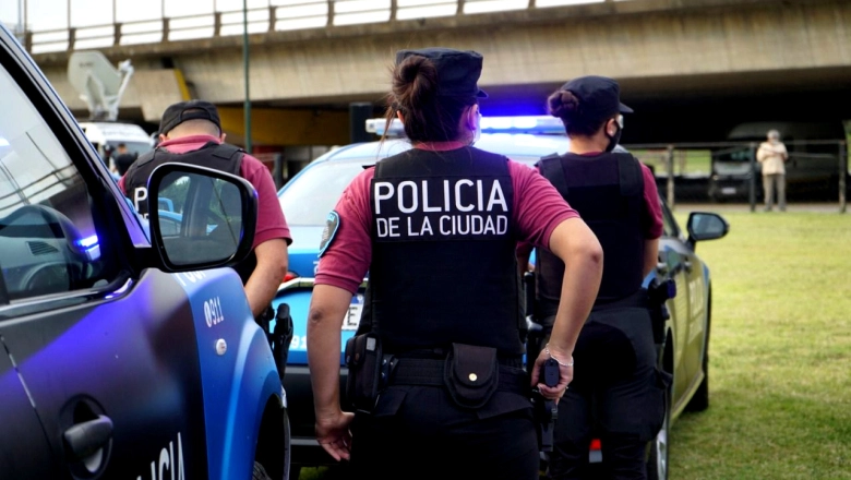 Motochorro se arrojó al Riachuelo para intentar escapar de la Policía de la Ciudad