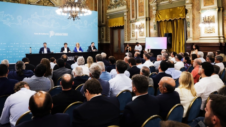 Con anuncios y críticas al gobierno de Milei, Kicillof congregó a intendentes bonaerenses