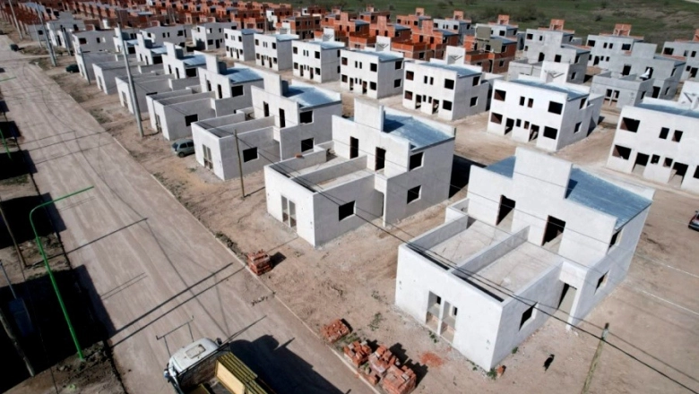 El Gobierno de Kicillof retocó las cuotas de viviendas y abrió un nuevo plan para deudas