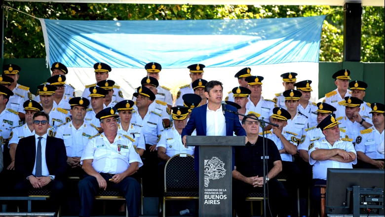 Con una nueva demanda para Milei, Kicillof participó del acto de egreso de 1.547 nuevos policías