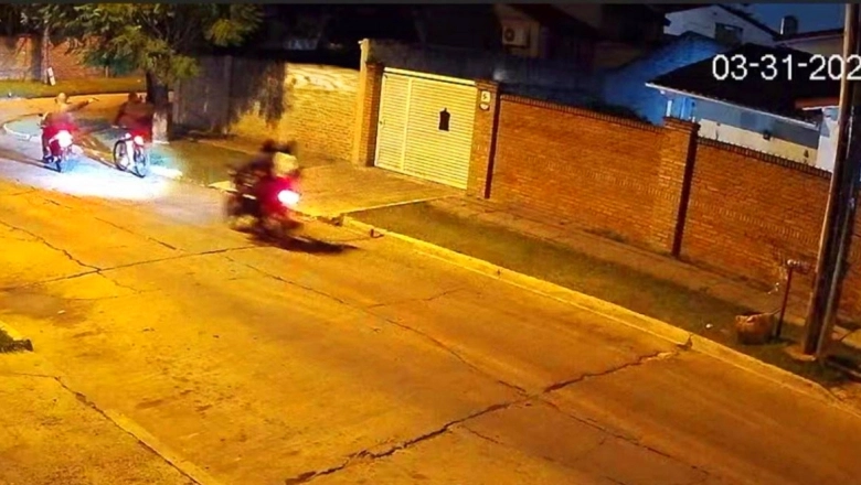 Nadie frena a los motochorros en Morón: persiguieron y encañonaron a un trabajador a las 5 de la mañana