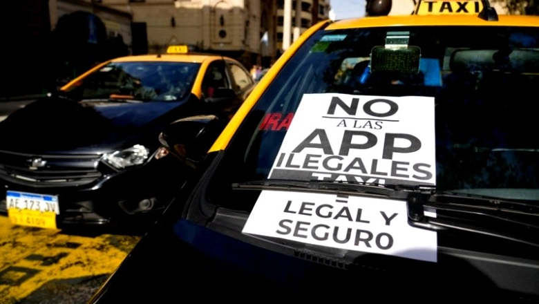 En municipio del Interior bonaerense: de la mano del intendente, remiseros asestan golpe contra Uber