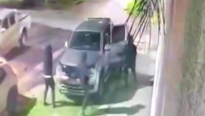 Una banda de "pirañas" rodeó a un hombre en la puerta de un club y le robó la camioneta en Merlo