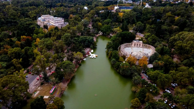 Un proyecto en el Senado bonaerense reaviva la pelea por el Teatro del Lago y el Bosque de La Plata