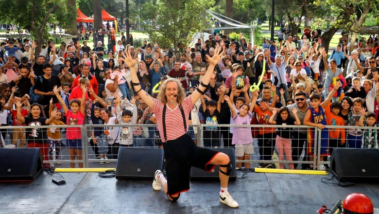 El municipio de Bahía Blanca festejó a lo grande su 198° aniversario y vivió una jornada colorida en el centro