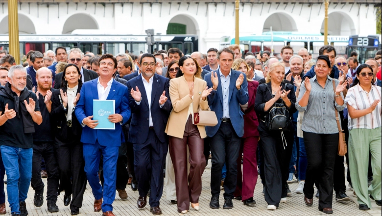 Katopodis e intendentes del país le reclamaron a Milei y a Caputo que baje la nafta y haga las obras