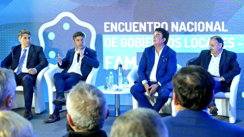 Kicillof se sumó a la marcha de la FAM junto a intendentes y sostuvo los reclamos a Milei por la deuda y fondos