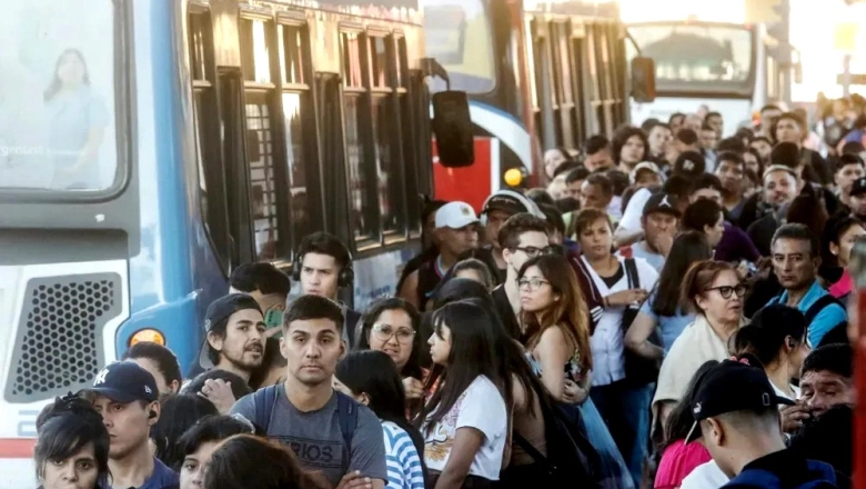 Piden informes al gobierno de Kicillof por el subsidios a colectivos y aumenta la tensión por pagos adeudados
