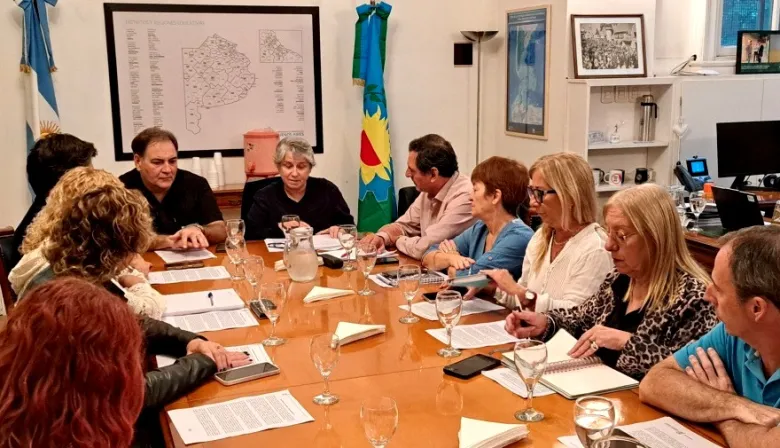 Ante la presión social y sindical, el Gobierno bonaerense recibió a docentes para armar un plan por amenazas de tiroteos