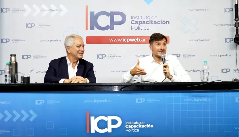 Alak y otra foto con un intendente bonaerense: con Ghi brindaron un proyecto de formación política