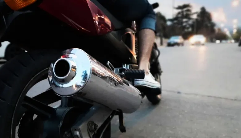 Ruidos molestos: diputados bonaerenses proponen secuestrar y compactar motos con escapes adulterados