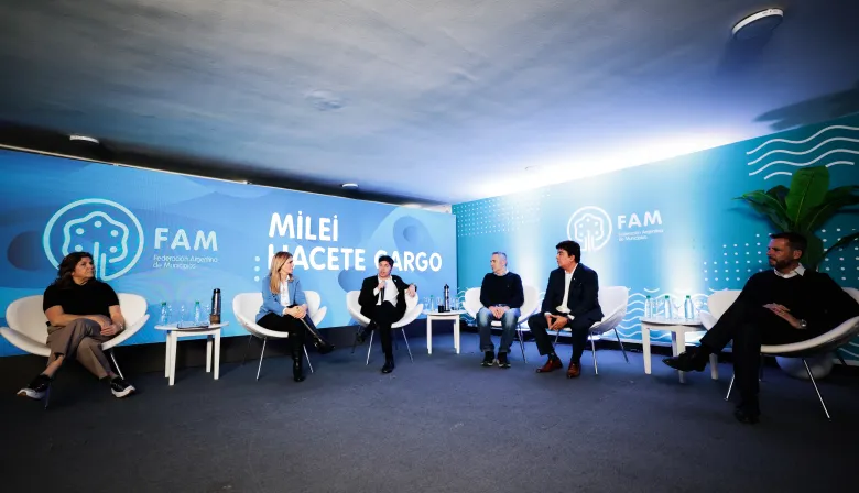 Tras la visita fallida a Pettovello, Kicillof recibió a los intendentes y protestaron por los recursos adeudados de Milei